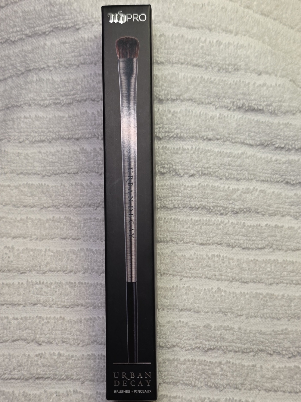 Urban Decay Black & Silver Eyeshadow Brush (Pro)